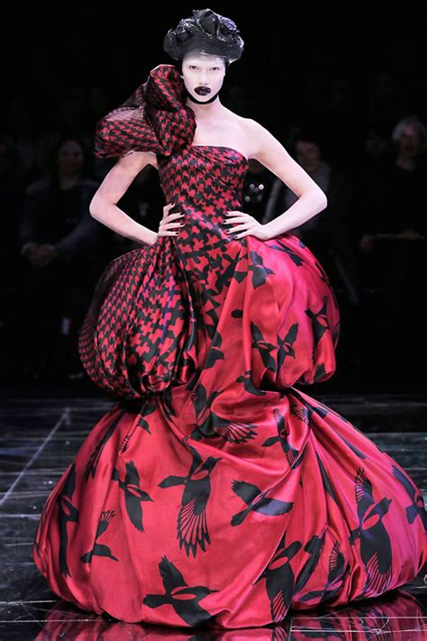 why is alexander mcqueen famous.